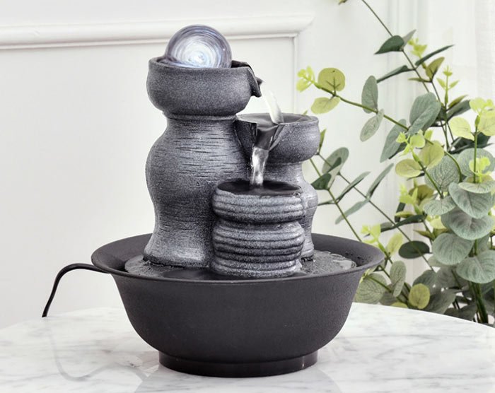tiếp tục phun nước trong nhà